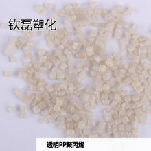 开车千万别穿洞洞鞋！有人因为油门被卡住导致事故发生