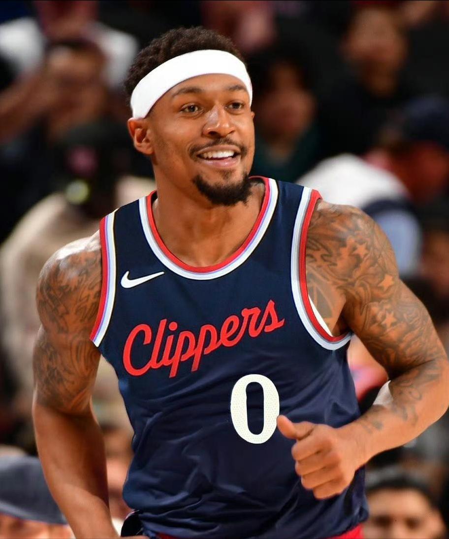 15999居然被说便宜！超100万人预约购买iPhone Duo 溢价过万：黄牛代抢、准备百万囤货