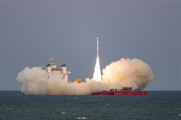 前波音老将公布巨型地效飞行器概念图：飞船长793米 一次可载5万名乘客