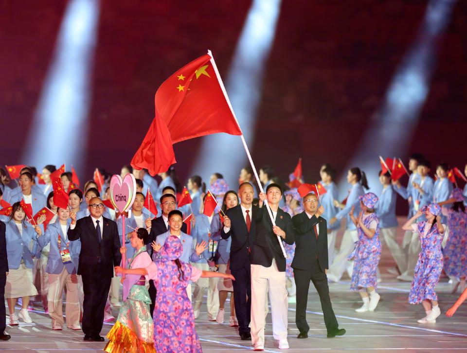 亚运会开幕式太诡异,日本又玩砸了!伊朗提前离场,退场秩序混乱