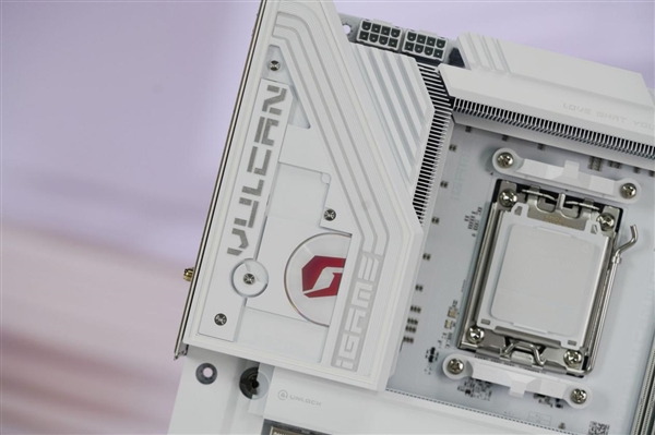 华为新一代三折叠Mate XT 2非凡大师9月13日开售 京东已开启预售